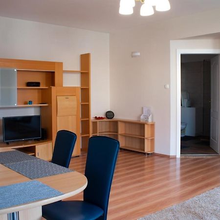 Titan Apartman Дьюла Экстерьер фото
