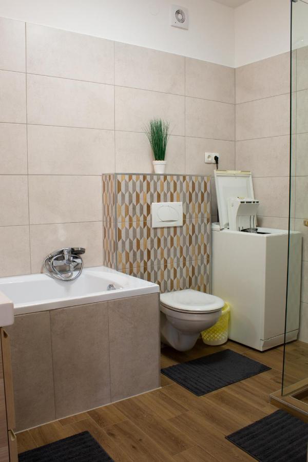Titan Apartman Дьюла Экстерьер фото