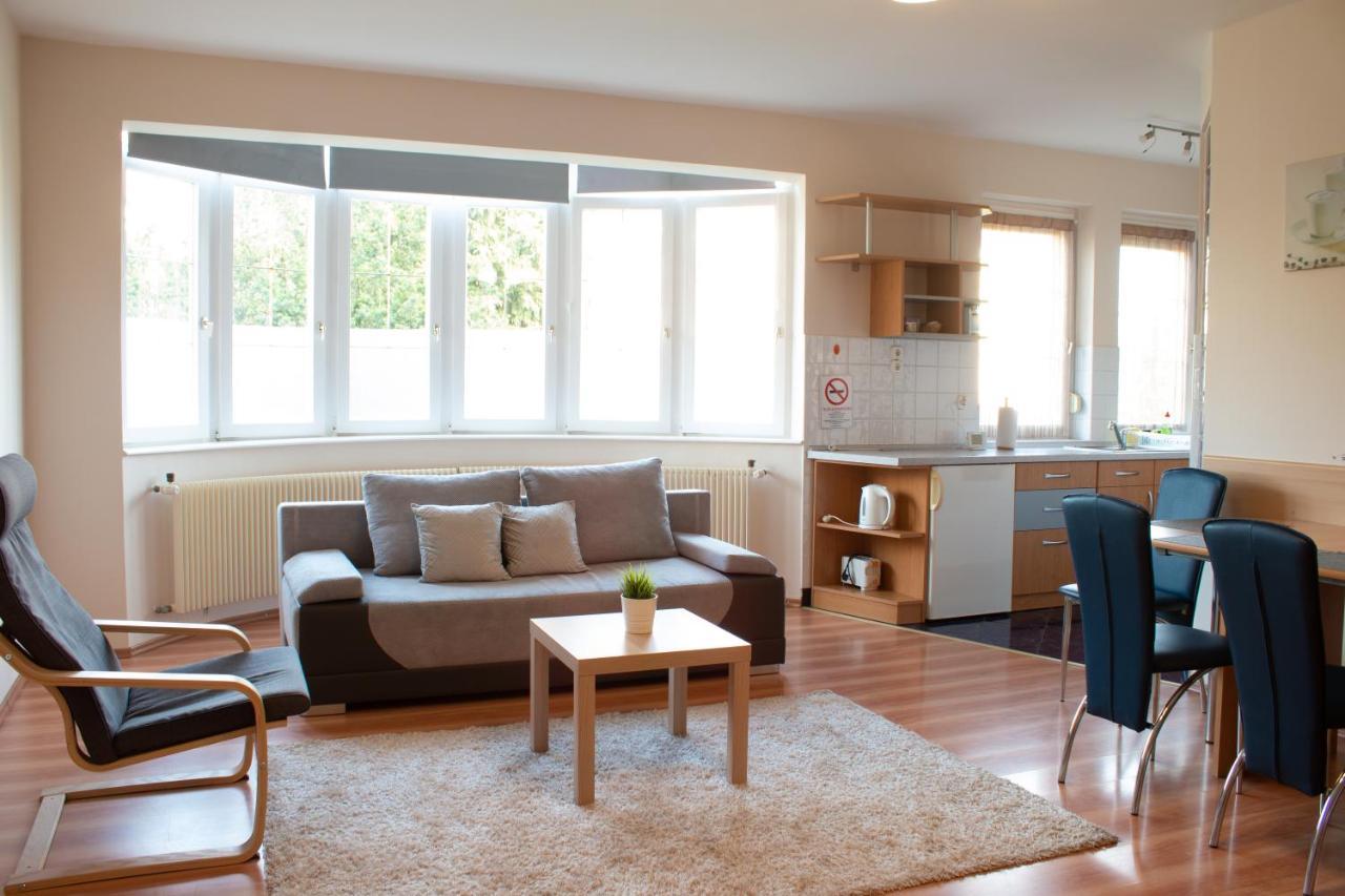 Titan Apartman Дьюла Экстерьер фото