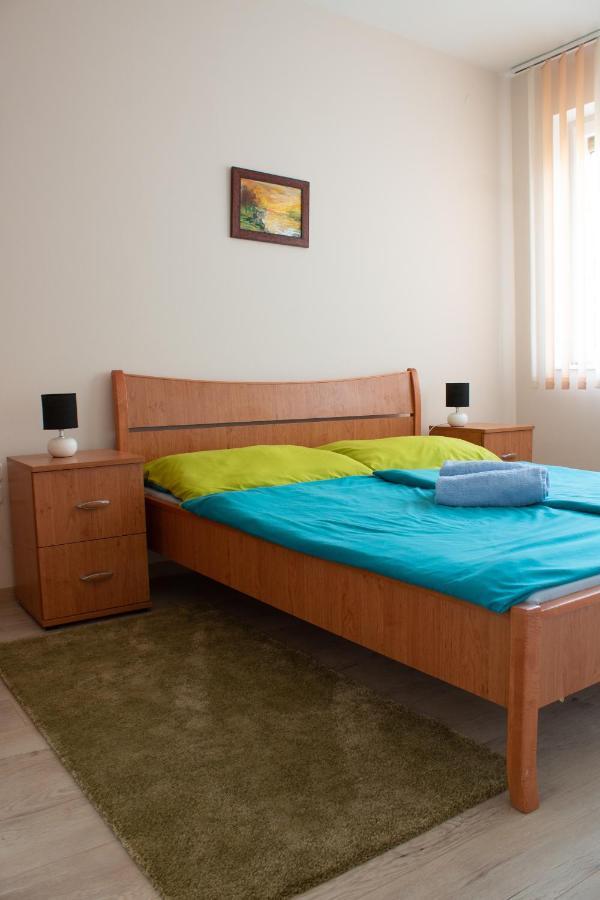 Titan Apartman Дьюла Экстерьер фото