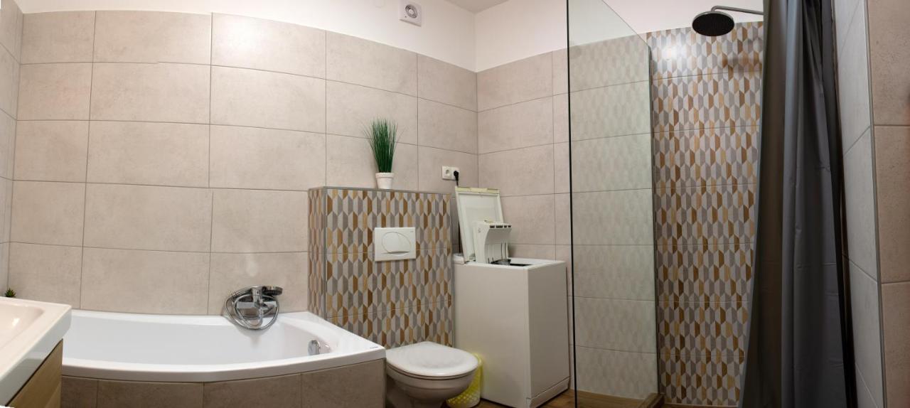 Titan Apartman Дьюла Экстерьер фото