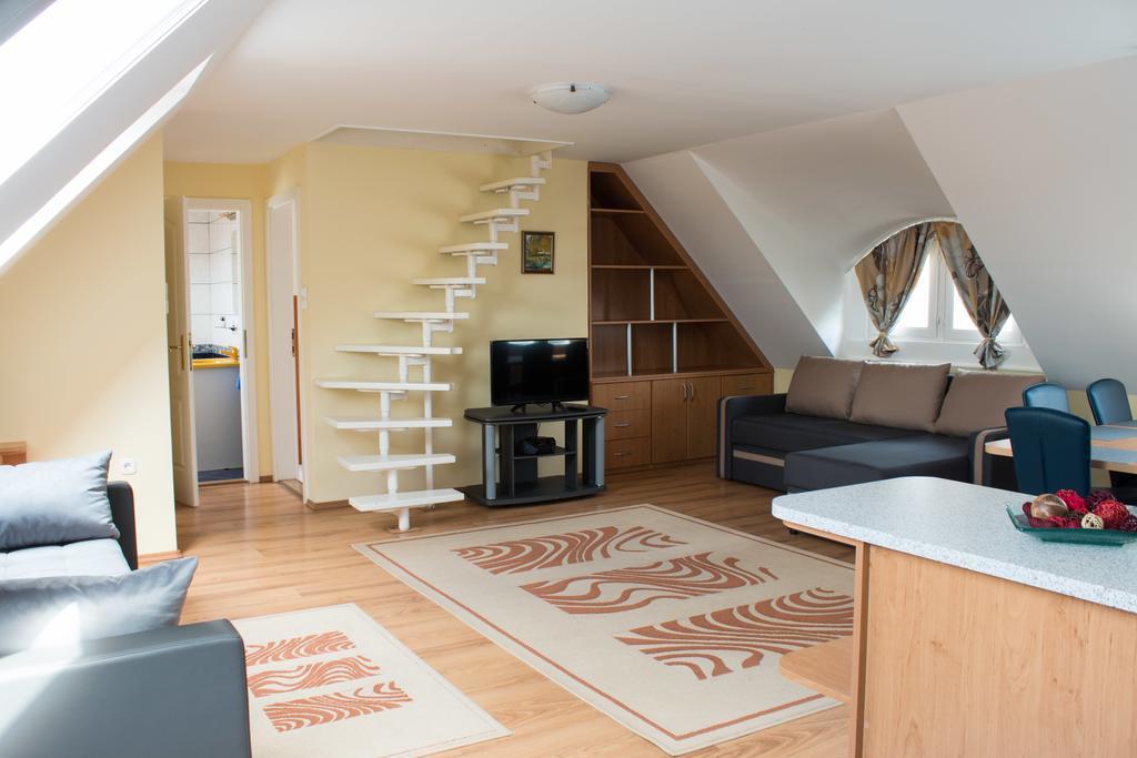 Titan Apartman Дьюла Экстерьер фото